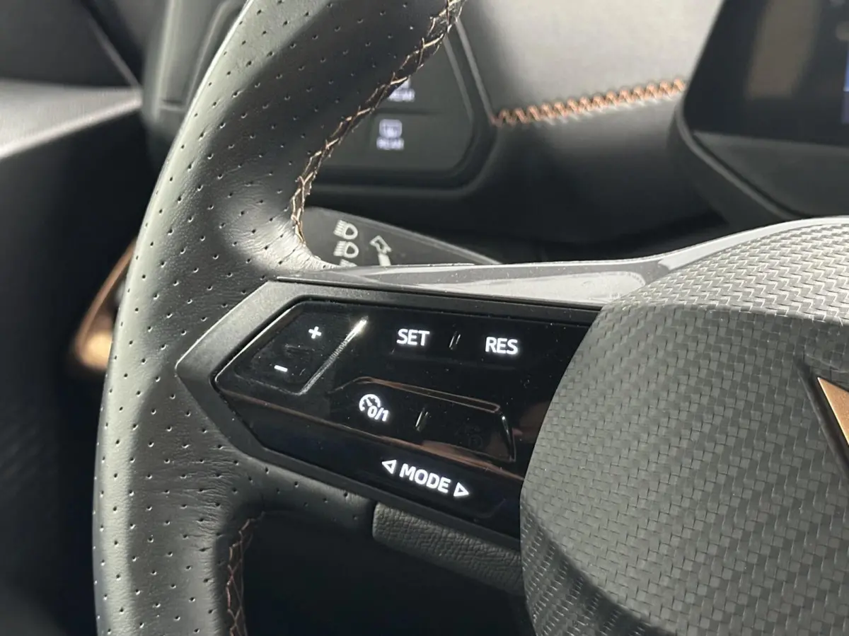 62kWh Business Plus 150KW CARPLAY CRUISE NAVI.