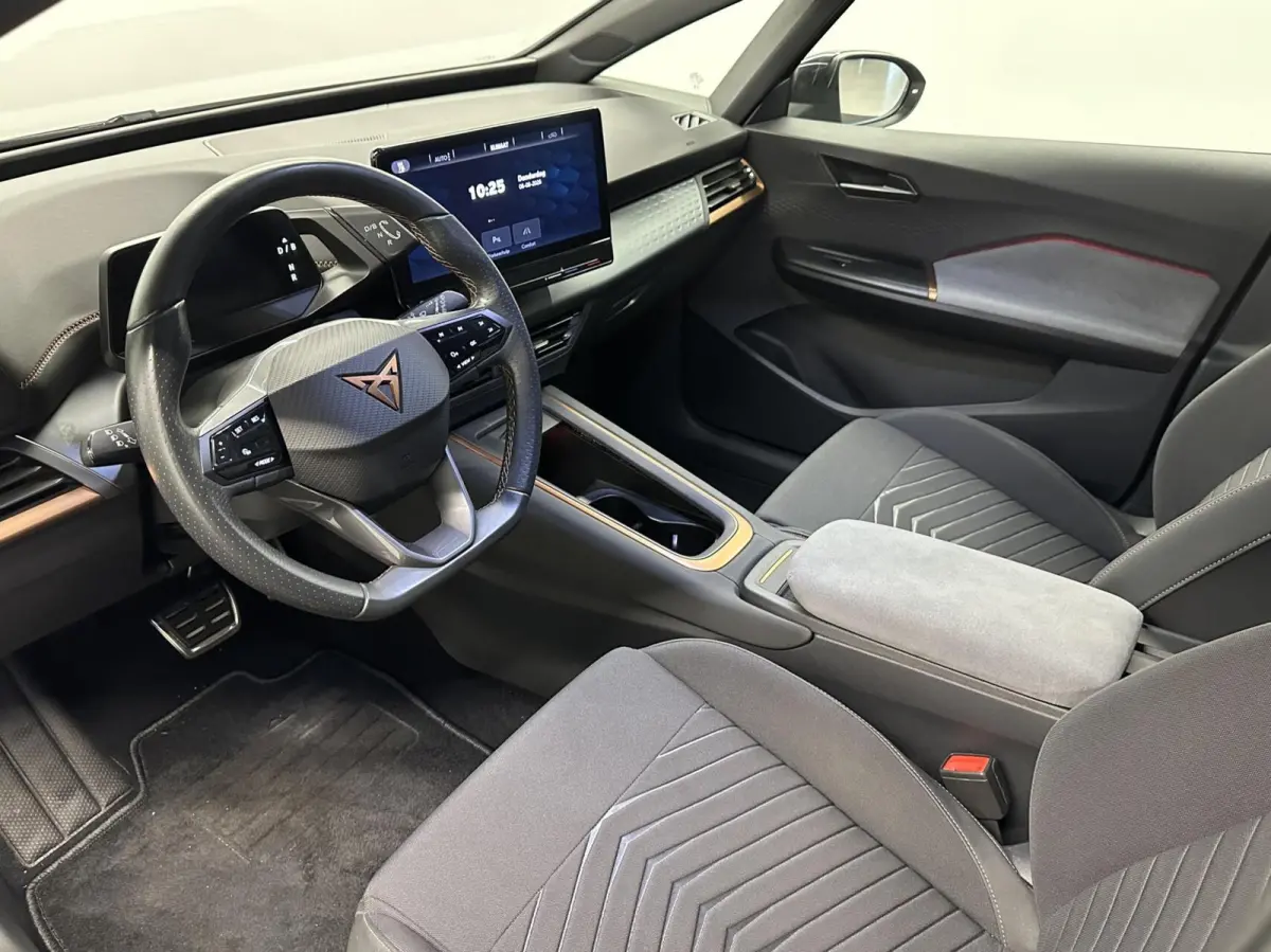 62kWh Business Plus 150KW CARPLAY CRUISE NAVI.