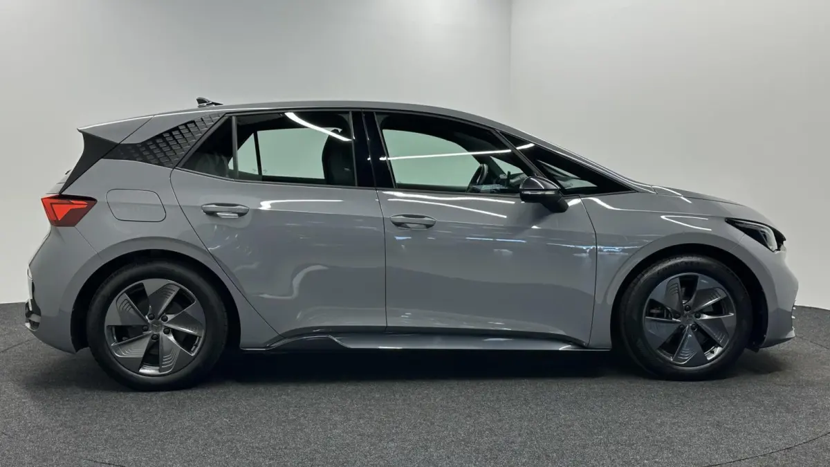 62kWh Business Plus 150KW CARPLAY CRUISE NAVI.