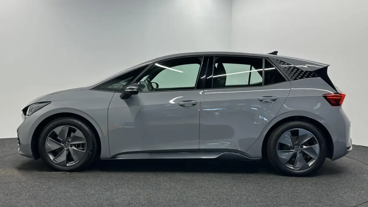 62kWh Business Plus 150KW CARPLAY CRUISE NAVI.