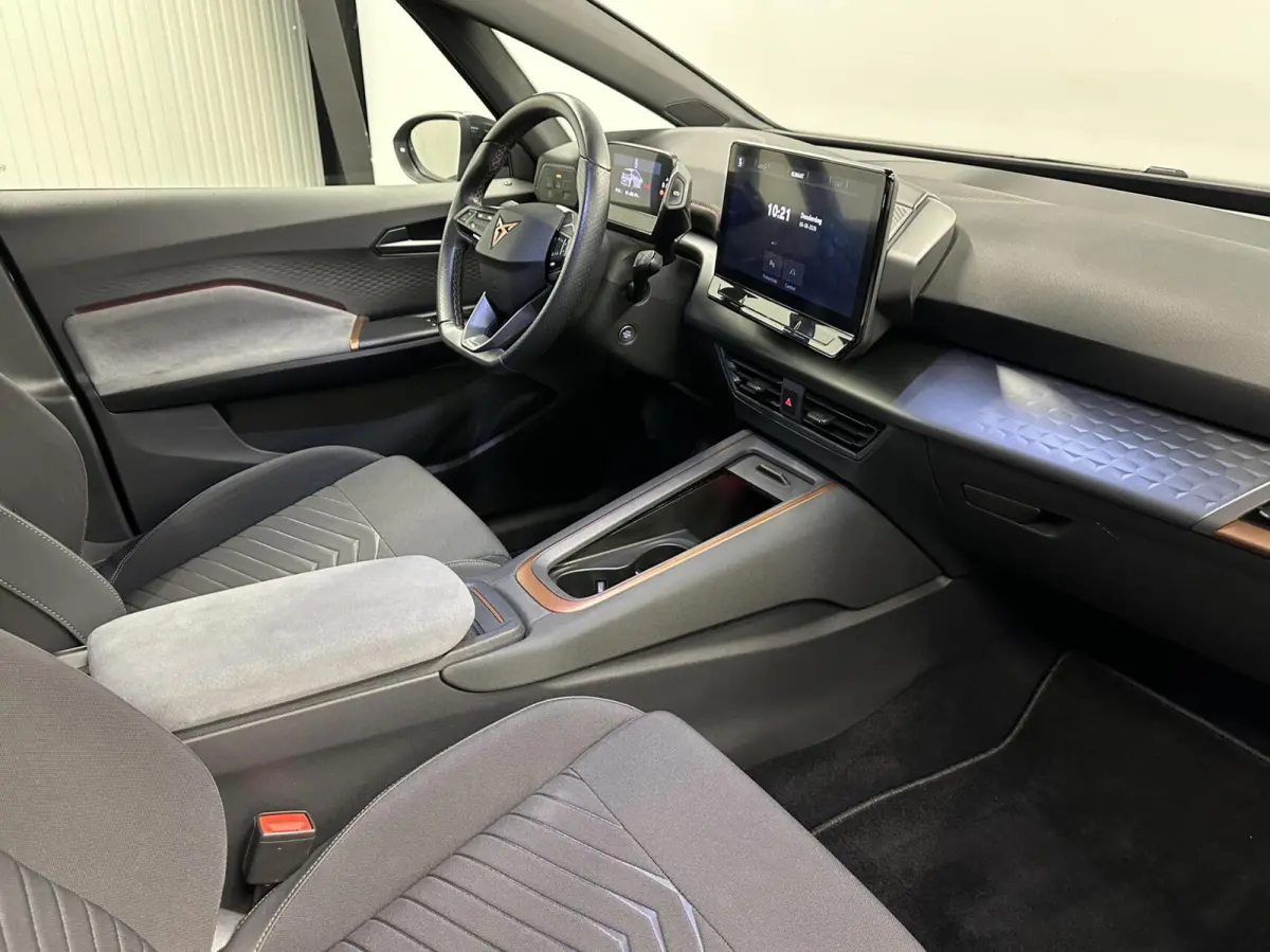 62kWh Business Plus 150KW CARPLAY CRUISE NAVI.