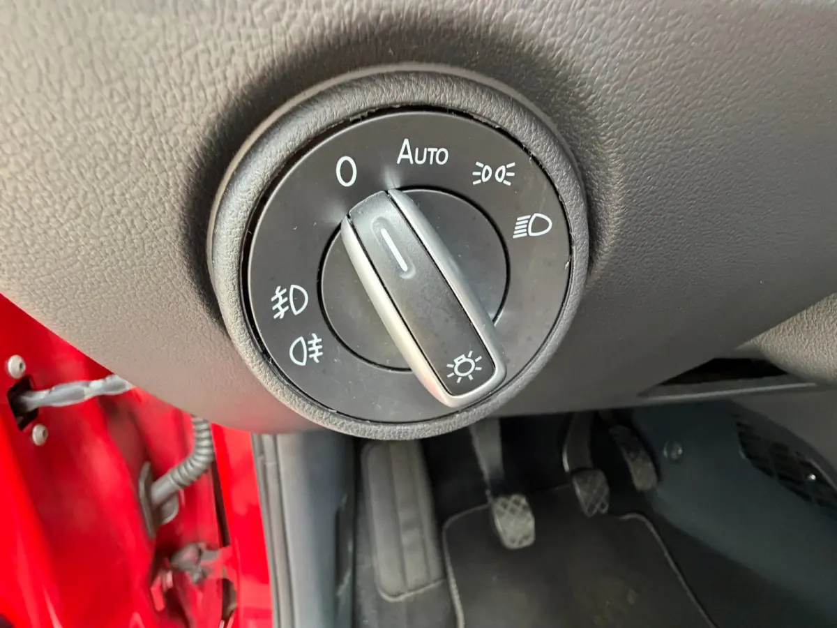 Up! 1.0 BMT cross up! / Camera / Cruise / Clima / DAB / 75 PK / Zeer Kompleet ! .