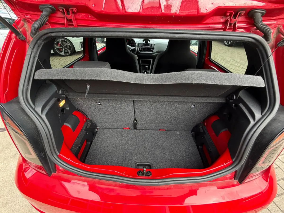 Up! 1.0 BMT cross up! / Camera / Cruise / Clima / DAB / 75 PK / Zeer Kompleet ! .