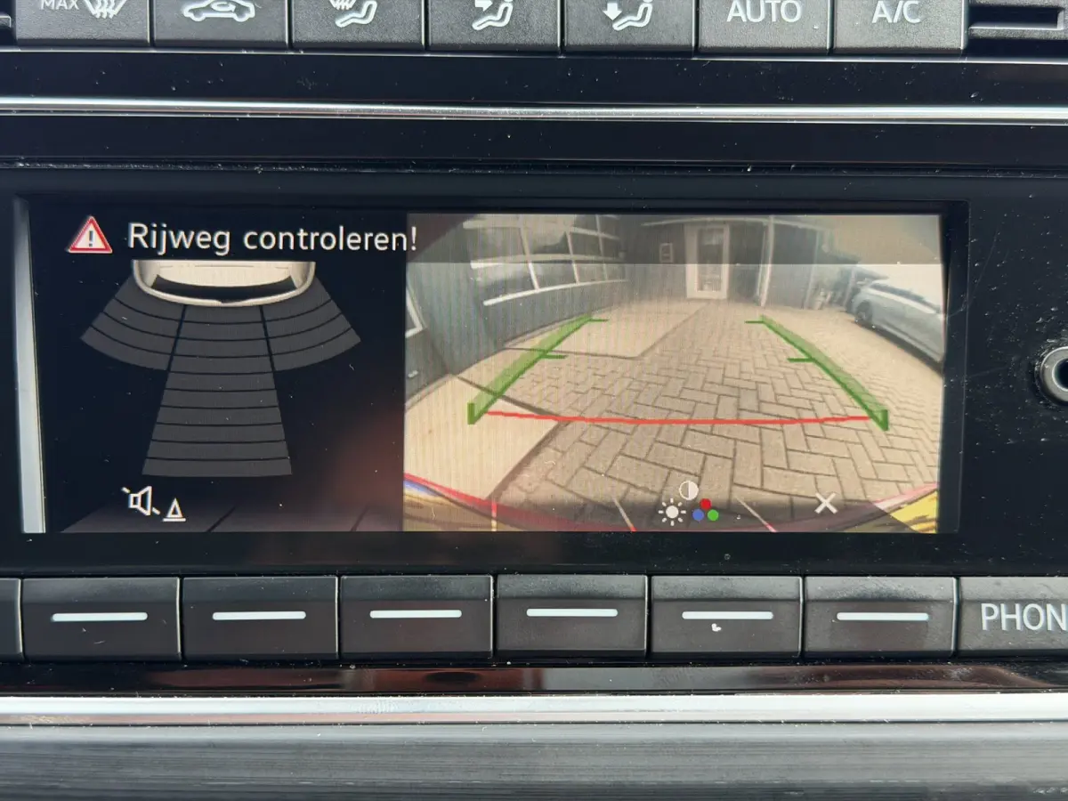 Up! 1.0 BMT cross up! / Camera / Cruise / Clima / DAB / 75 PK / Zeer Kompleet ! .