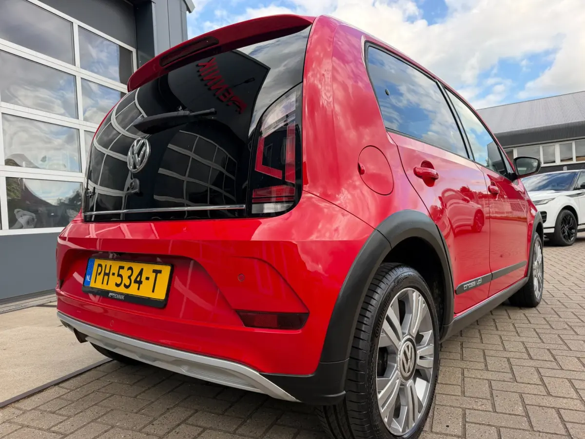 Up! 1.0 BMT cross up! / Camera / Cruise / Clima / DAB / 75 PK / Zeer Kompleet ! .