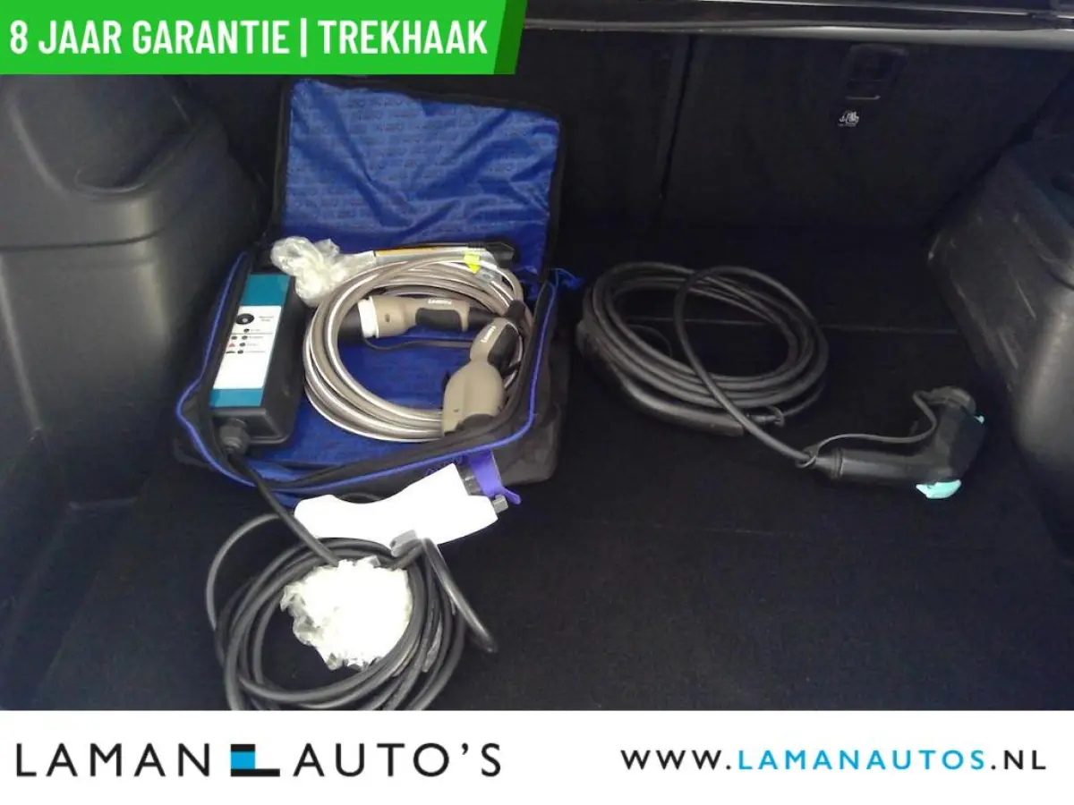 2.4 PHEV AWD Pure | CarPlay Trekhaak ECC 16" LMV Parelmoer | PHEV Voorschoten