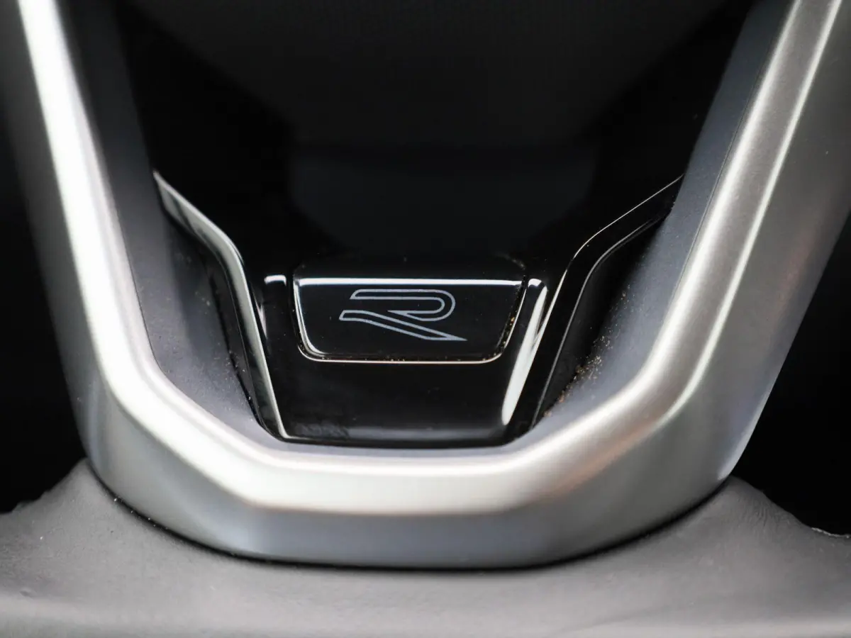 1.5 TSI R-Line 150 PK| Trekhaak | Navigatie | Stoelverwarming | Dodehoekdetectie | Parkeersensoren | Stuurwielverwarming