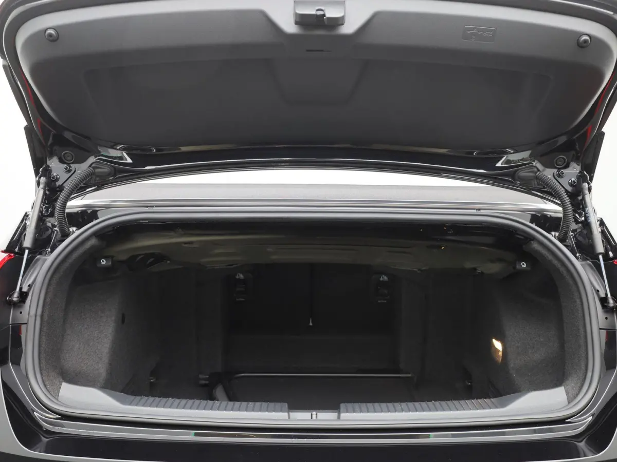 1.5 TSI R-Line 150 PK| Trekhaak | Navigatie | Stoelverwarming | Dodehoekdetectie | Parkeersensoren | Stuurwielverwarming