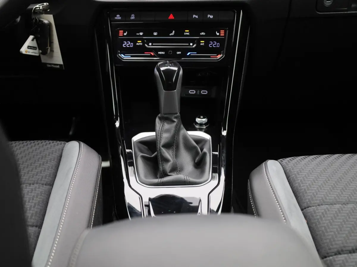 1.5 TSI R-Line 150 PK| Trekhaak | Navigatie | Stoelverwarming | Dodehoekdetectie | Parkeersensoren | Stuurwielverwarming