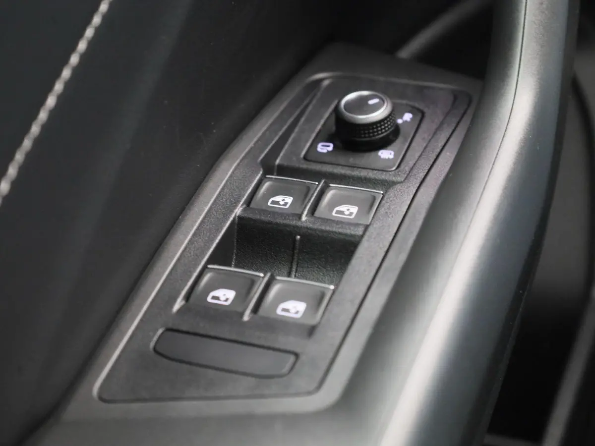 1.5 TSI R-Line 150 PK| Trekhaak | Navigatie | Stoelverwarming | Dodehoekdetectie | Parkeersensoren | Stuurwielverwarming