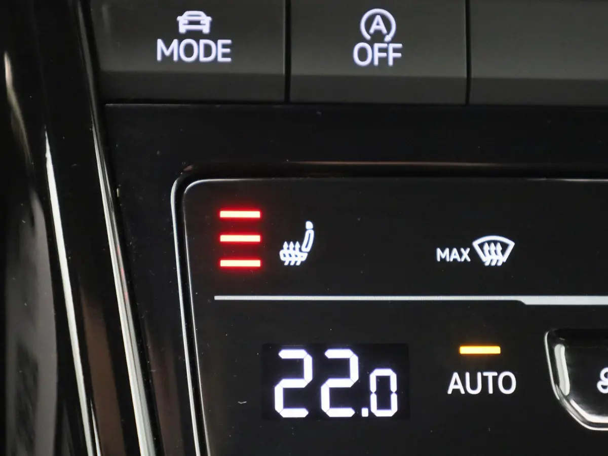 1.5 TSI R-Line 150 PK| Trekhaak | Navigatie | Stoelverwarming | Dodehoekdetectie | Parkeersensoren | Stuurwielverwarming