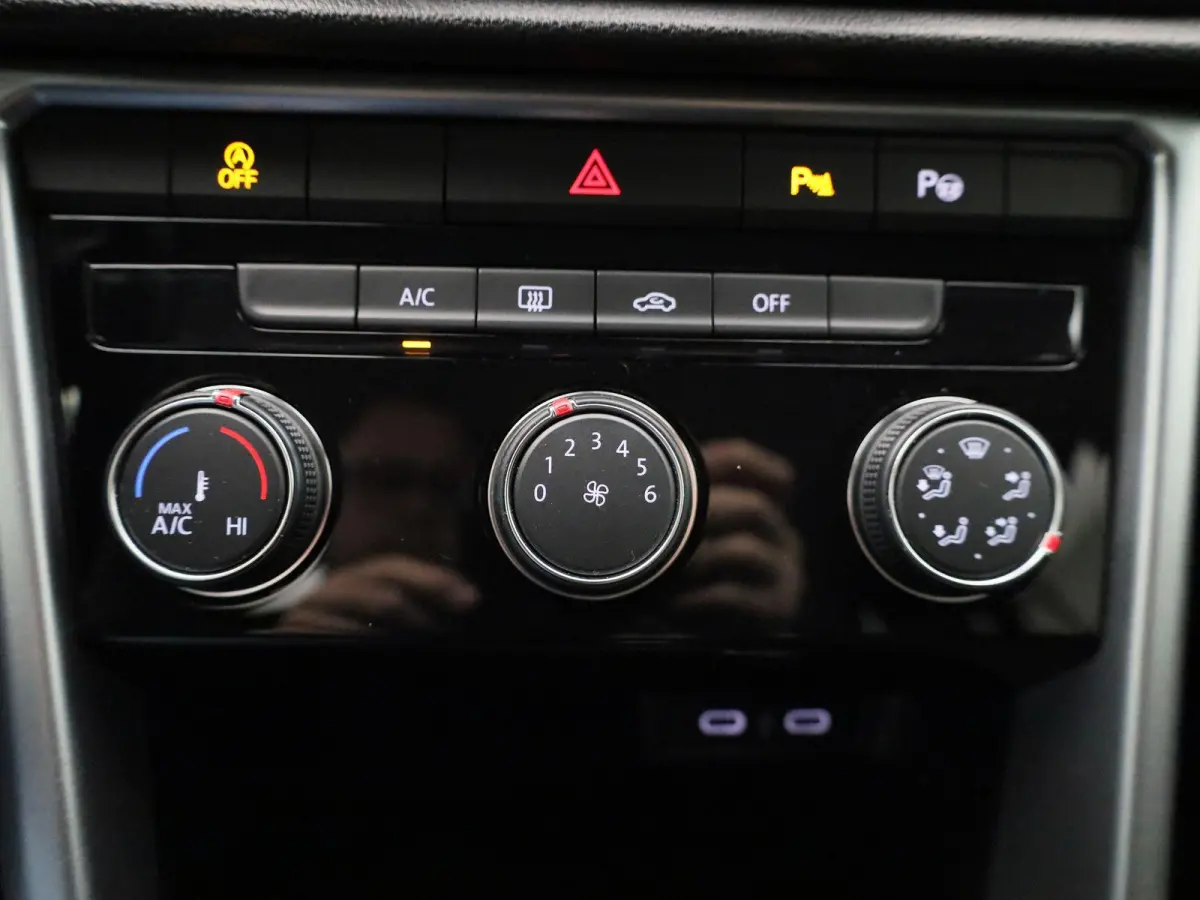 1.0 TSI Life 110 PK| Origineel Nederlands | Apple Carplay | Android Auto | Airco | Parkeersensoren | Buitenspiegels Elektrisch Inklapbaar | LED Koplampen | Digitale Cockpit | 16 Inch Velgen