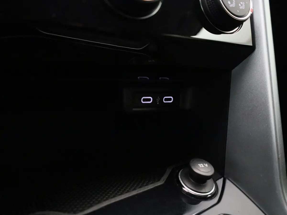 1.0 TSI Life 110 PK| Origineel Nederlands | Apple Carplay | Android Auto | Airco | Parkeersensoren | Buitenspiegels Elektrisch Inklapbaar | LED Koplampen | Digitale Cockpit | 16 Inch Velgen
