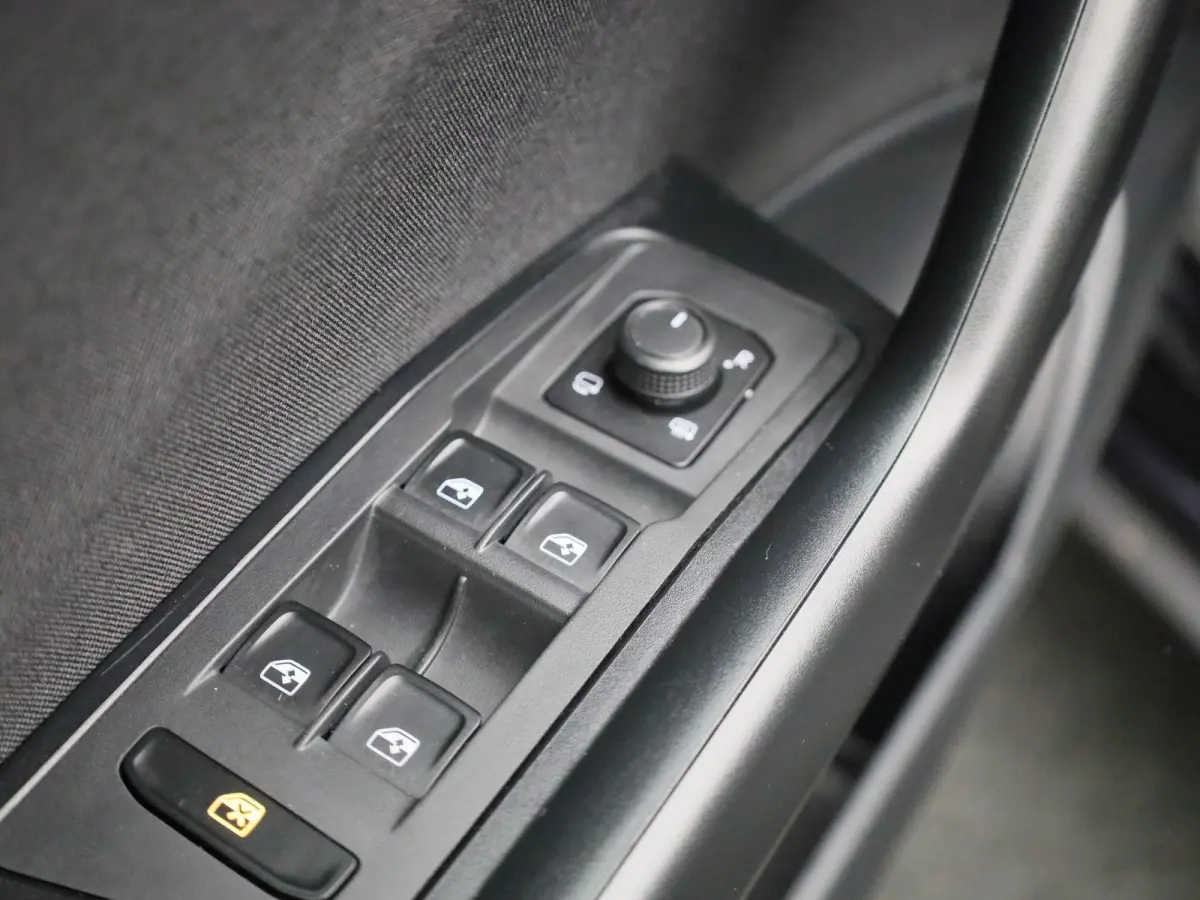 1.0 TSI Life 110 PK| Origineel Nederlands | Apple Carplay | Android Auto | Airco | Parkeersensoren | Buitenspiegels Elektrisch Inklapbaar | LED Koplampen | Digitale Cockpit | 16 Inch Velgen