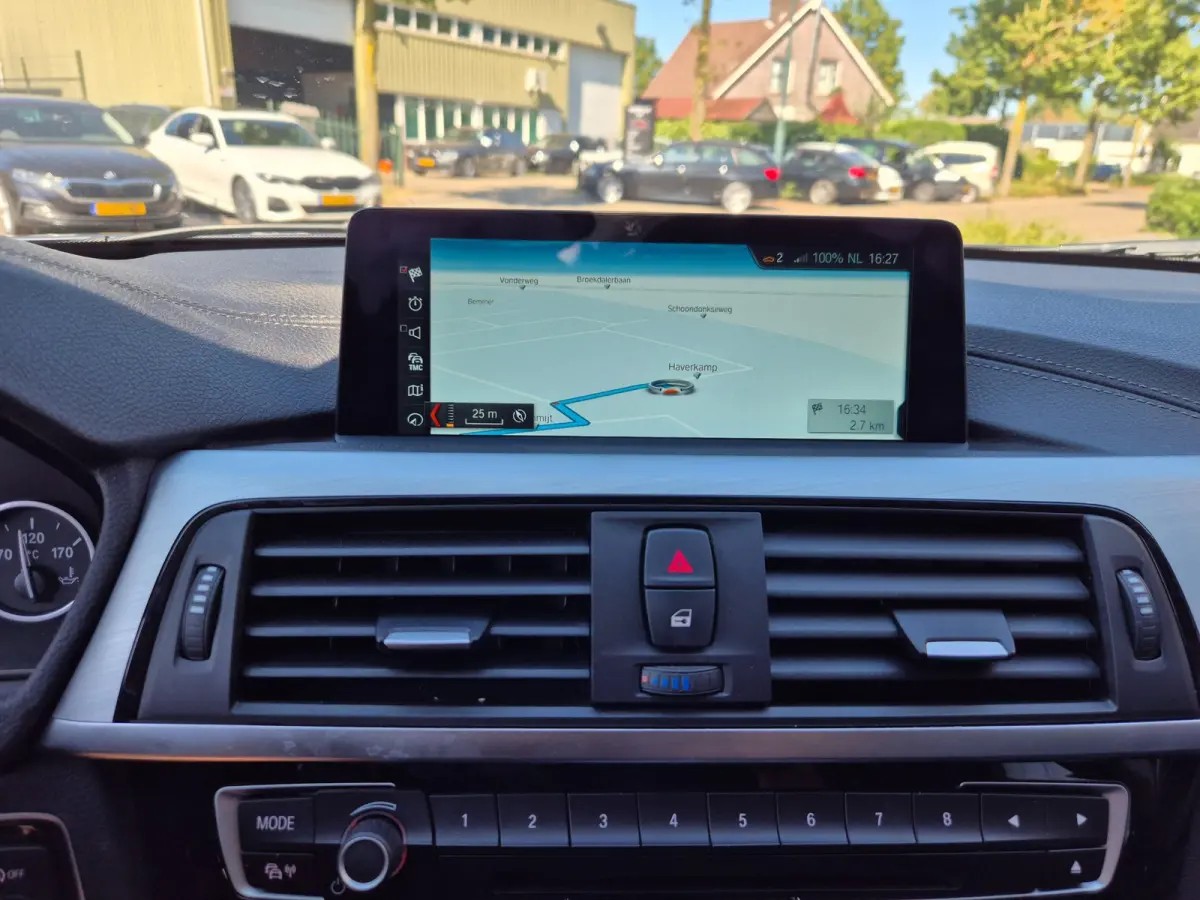 320i X Drive Luxury Edition Apple CarPlay Trekhaak 320i xDrive Luxury Edition