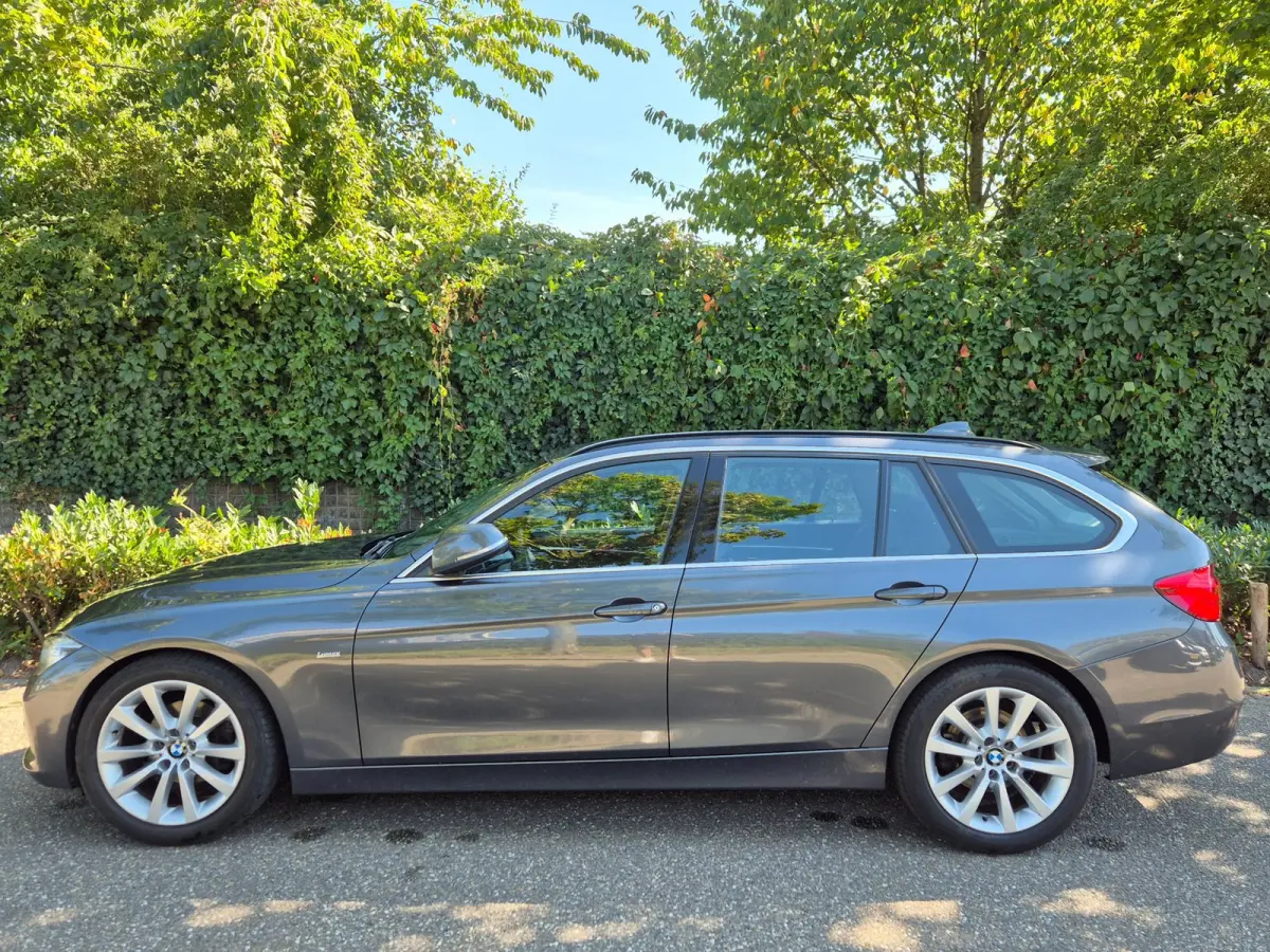 320i X Drive Luxury Edition Apple CarPlay Trekhaak 320i xDrive Luxury Edition