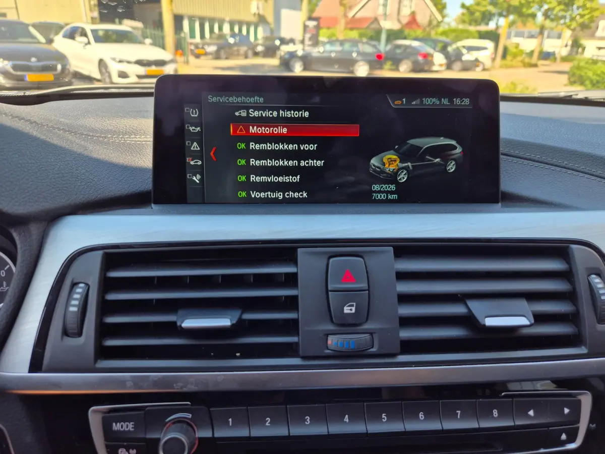 320i X Drive Luxury Edition Apple CarPlay Trekhaak 320i xDrive Luxury Edition