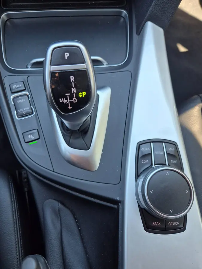 320i X Drive Luxury Edition Apple CarPlay Trekhaak 320i xDrive Luxury Edition