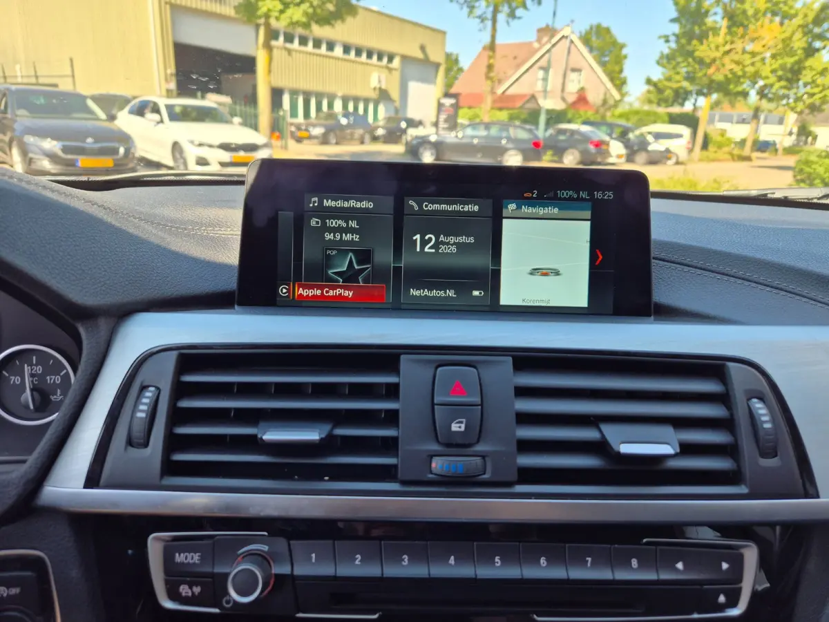 320i X Drive Luxury Edition Apple CarPlay Trekhaak 320i xDrive Luxury Edition