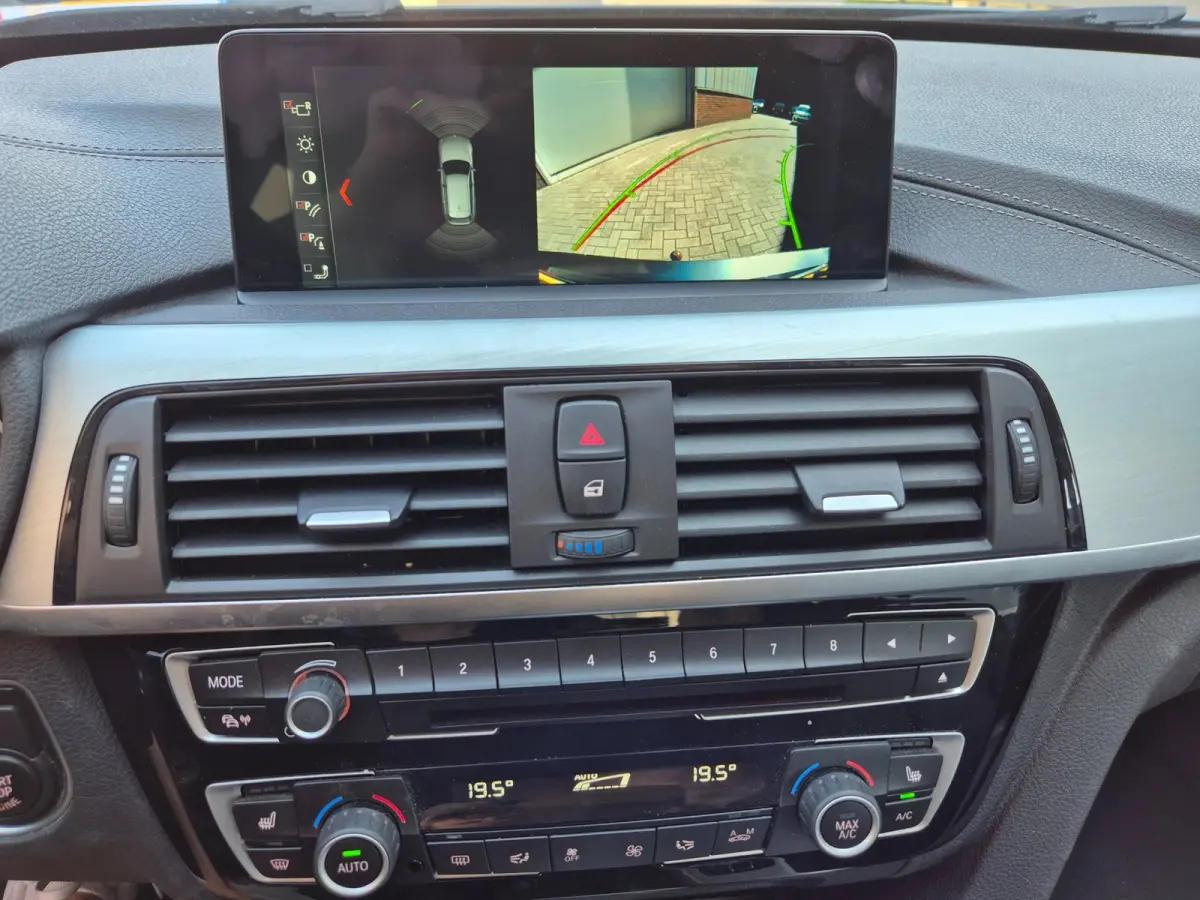 320i X Drive Luxury Edition Apple CarPlay Trekhaak 320i xDrive Luxury Edition