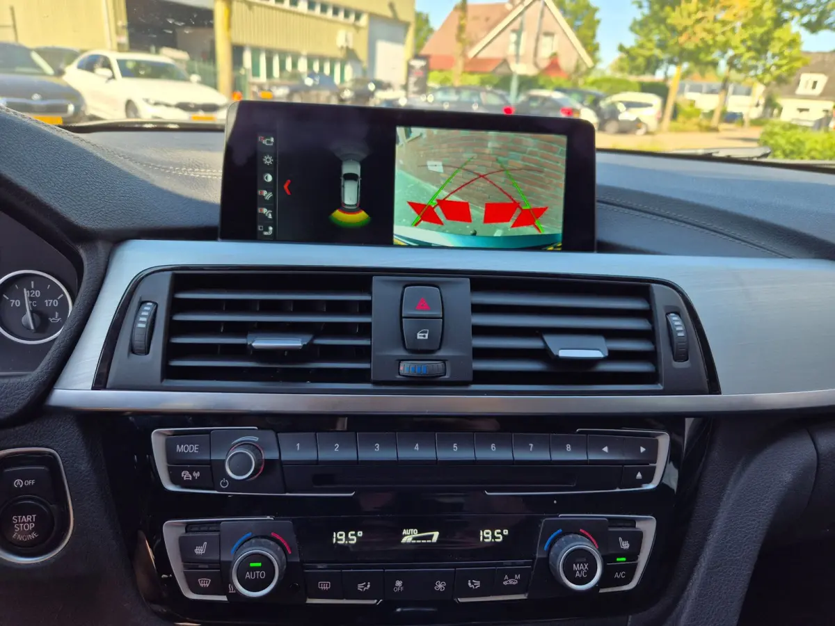 320i X Drive Luxury Edition Apple CarPlay Trekhaak 320i xDrive Luxury Edition
