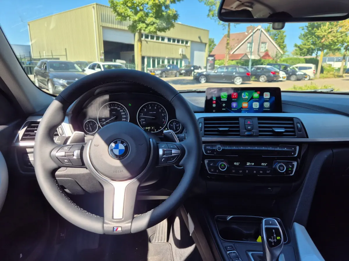 320i X Drive Luxury Edition Apple CarPlay Trekhaak 320i xDrive Luxury Edition
