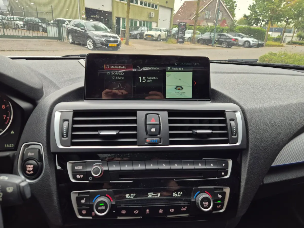 M Sport Apple CarPlay Alcantara Schuifdak LED 118i M Sport