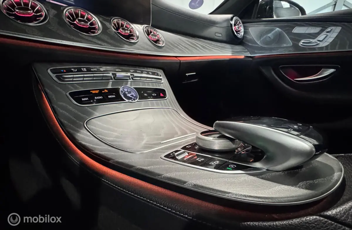 450 4MATIC Premium AMG-line [ Burm. widescreen historie ]