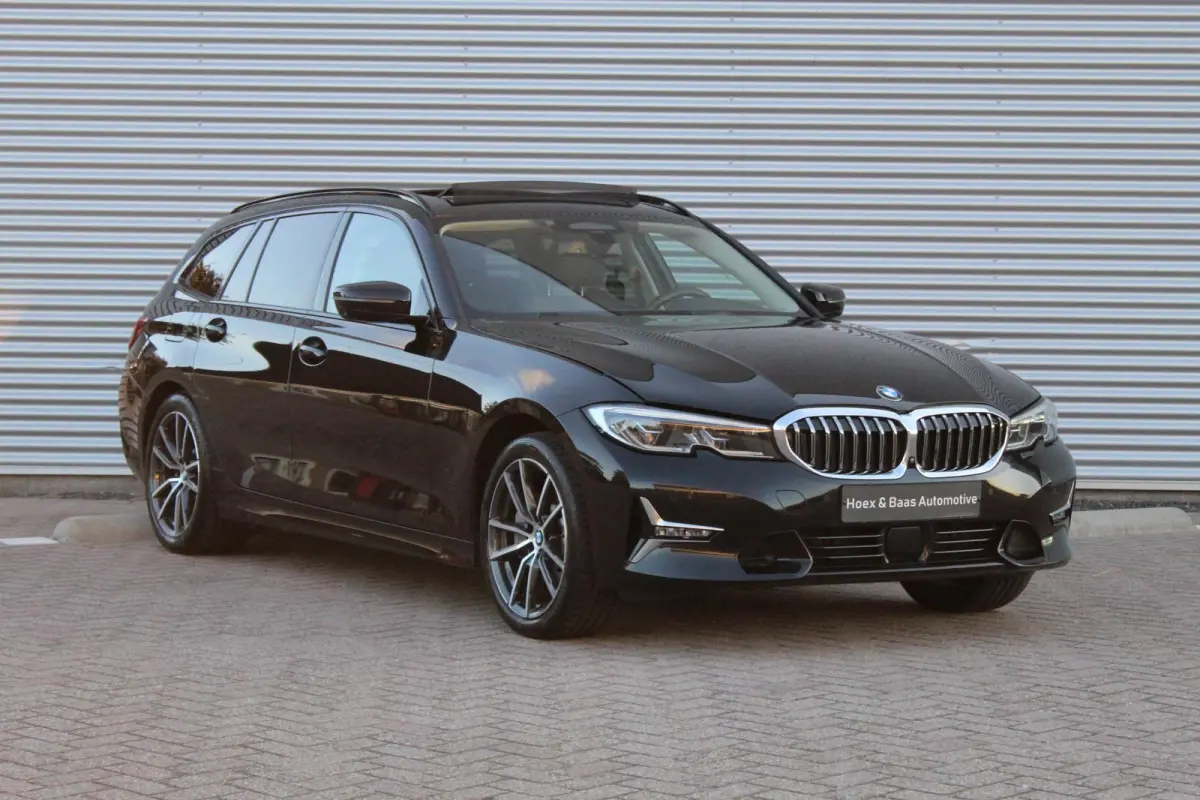 330e xDrive Pano/Trekhaak/Headup/Camera