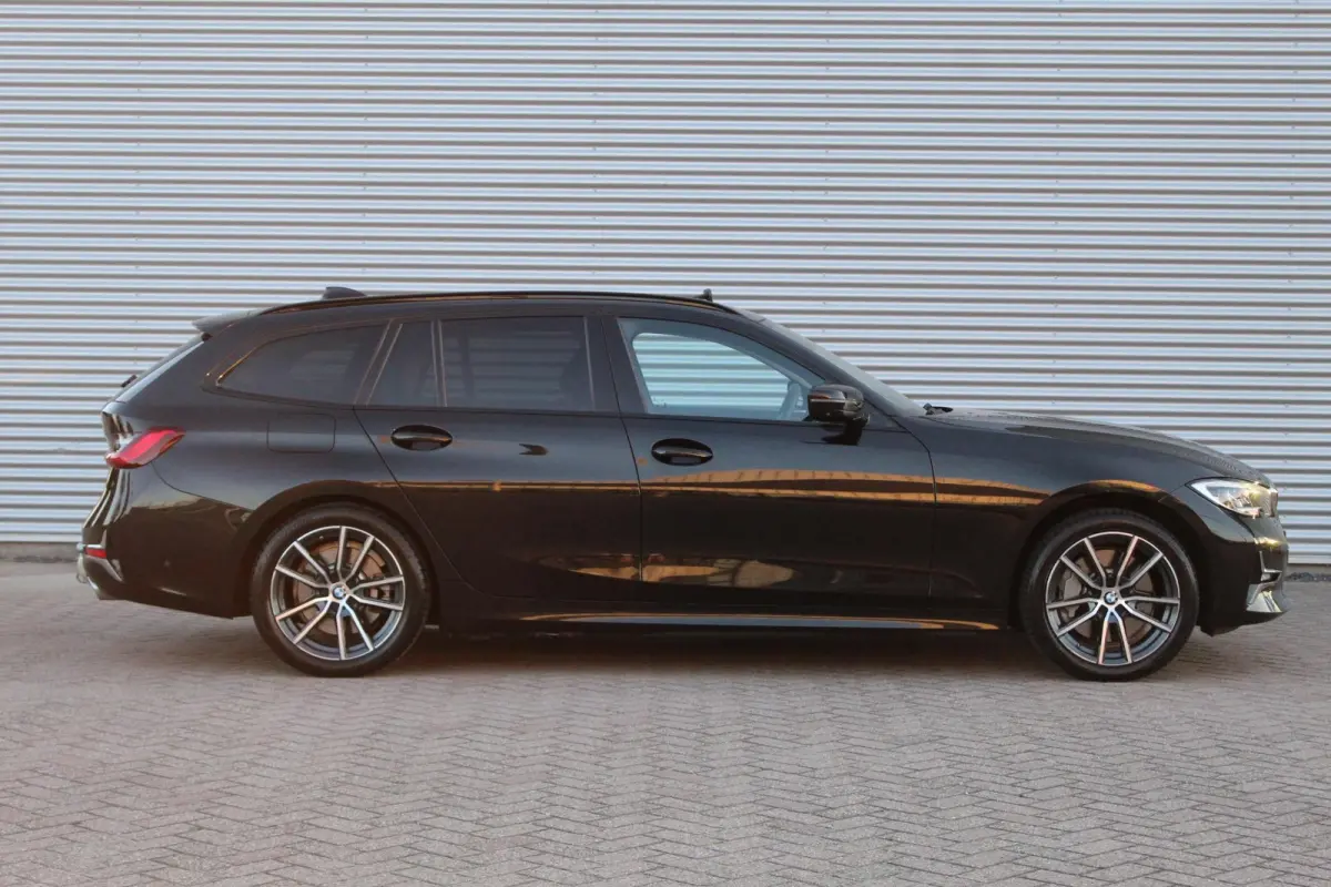 330e xDrive Pano/Trekhaak/Headup/Camera