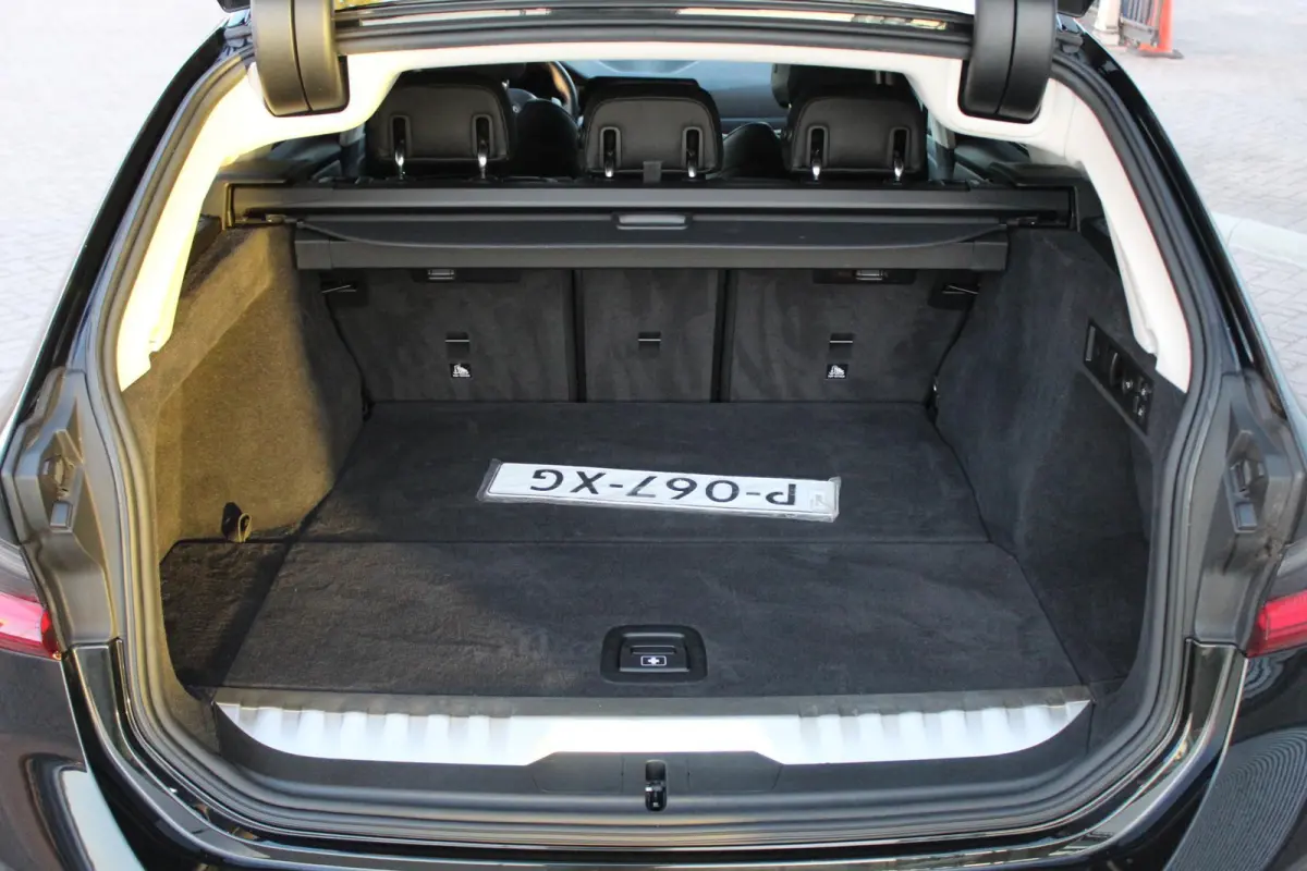 330e xDrive Pano/Trekhaak/Headup/Camera