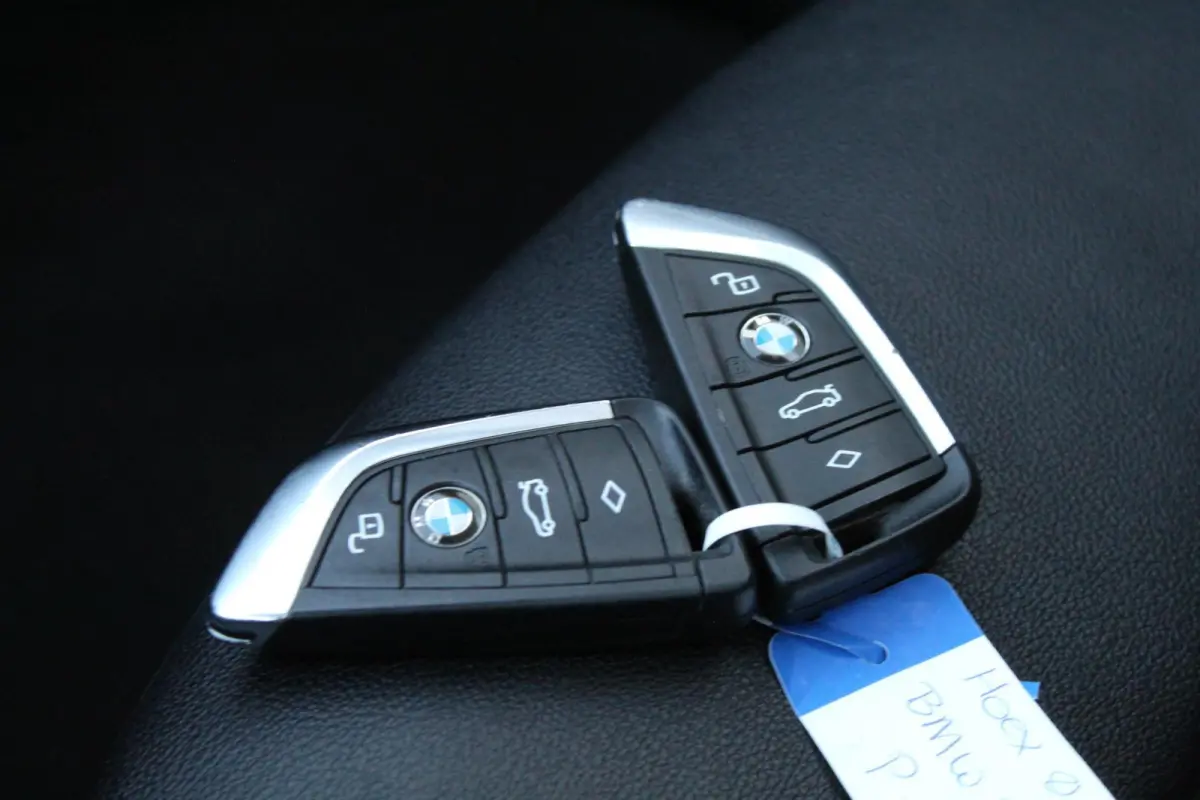 330e xDrive Pano/Trekhaak/Headup/Camera