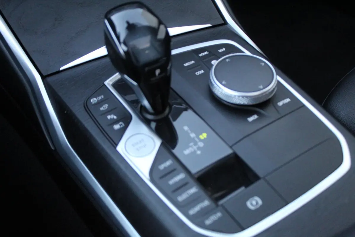 330e xDrive Pano/Trekhaak/Headup/Camera