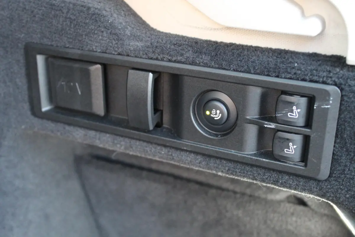 330e xDrive Pano/Trekhaak/Headup/Camera