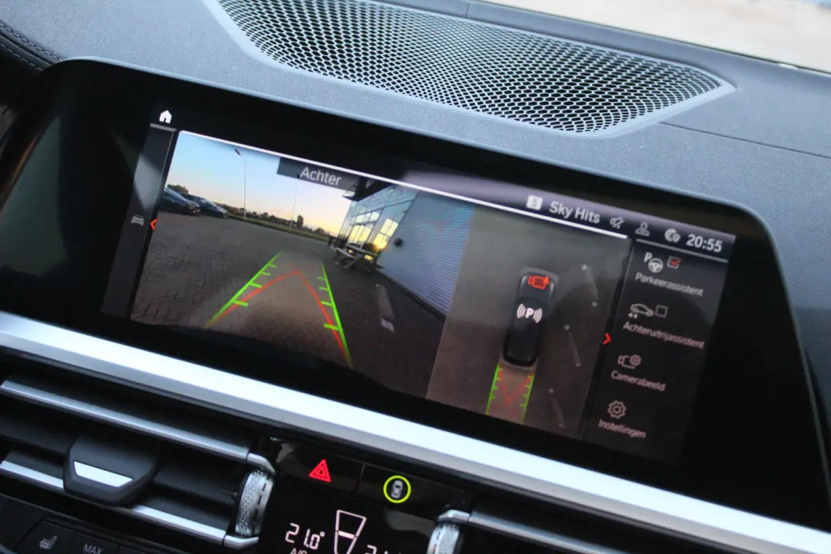 330e xDrive Pano/Trekhaak/Headup/Camera