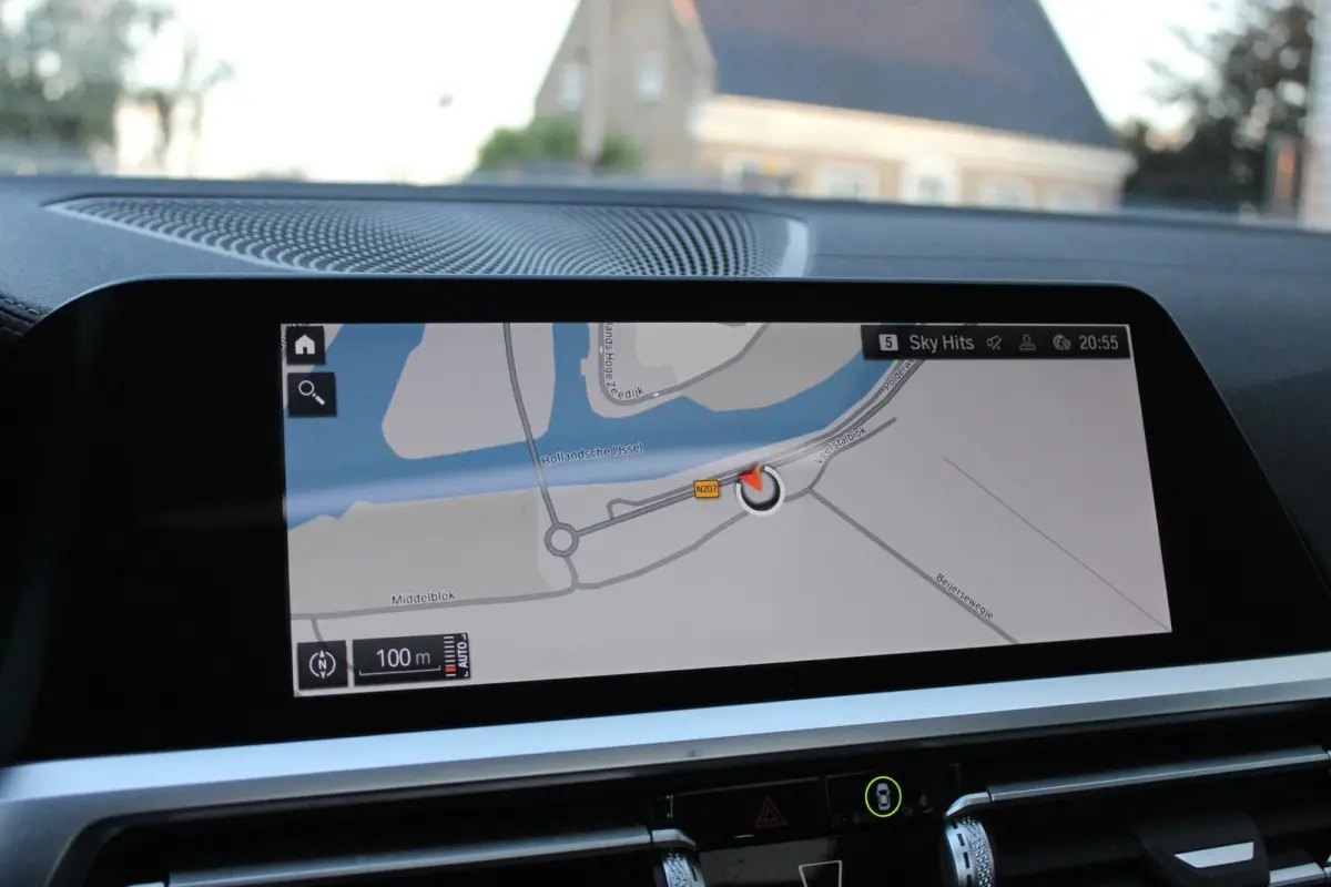 330e xDrive Pano/Trekhaak/Headup/Camera