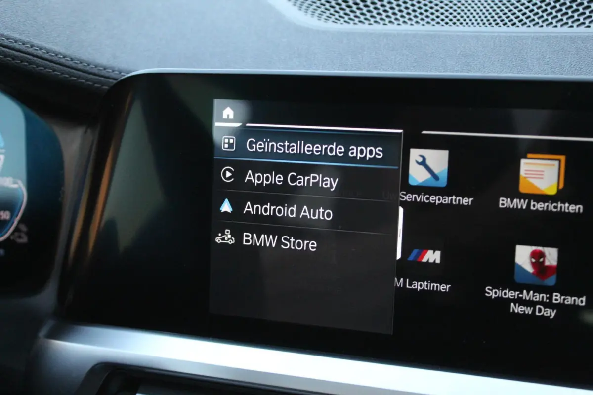 330e xDrive Pano/Trekhaak/Headup/Camera