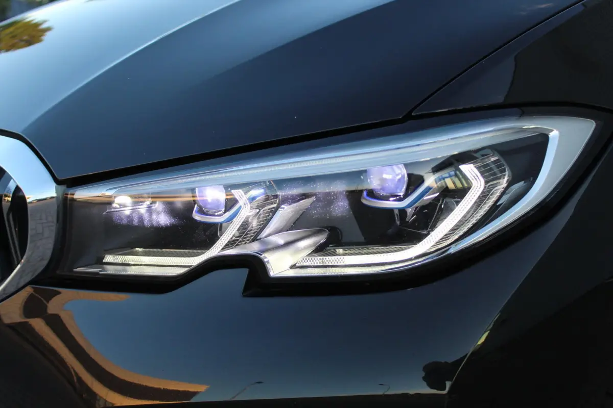 330e xDrive Pano/Trekhaak/Headup/Camera