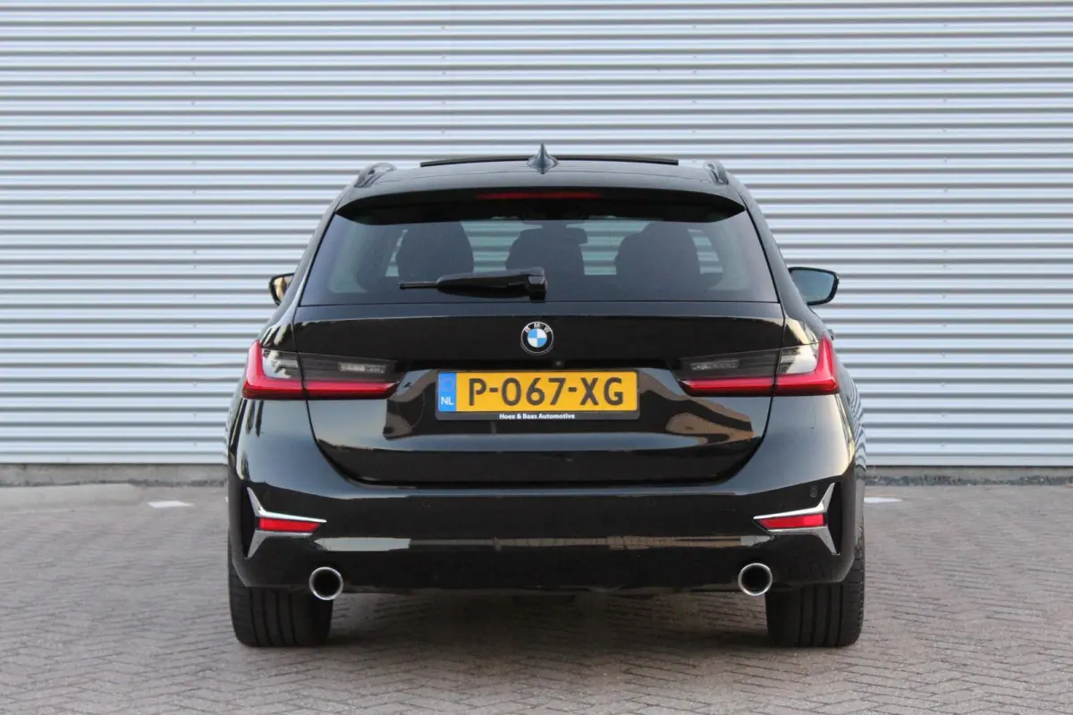330e xDrive Pano/Trekhaak/Headup/Camera