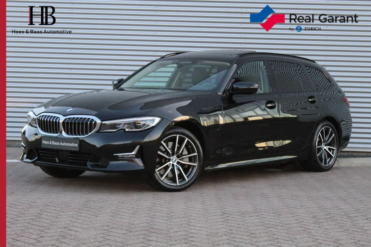 330e xDrive Pano/Trekhaak/Headup/Camera