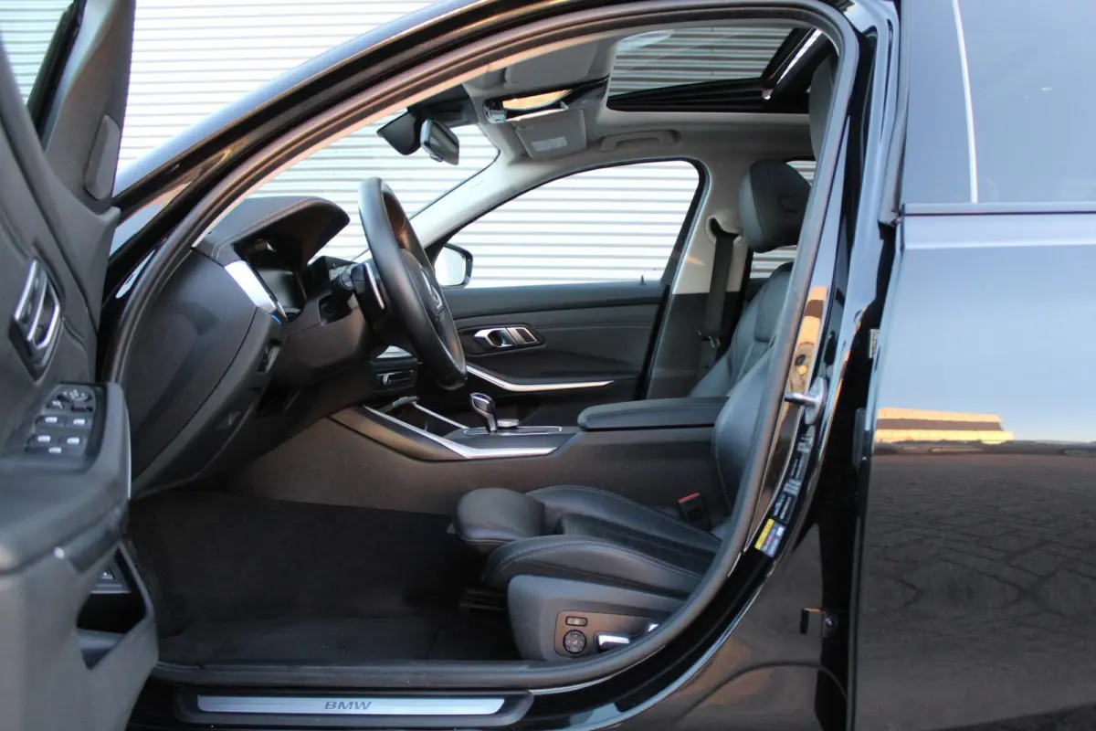 330e xDrive Pano/Trekhaak/Headup/Camera