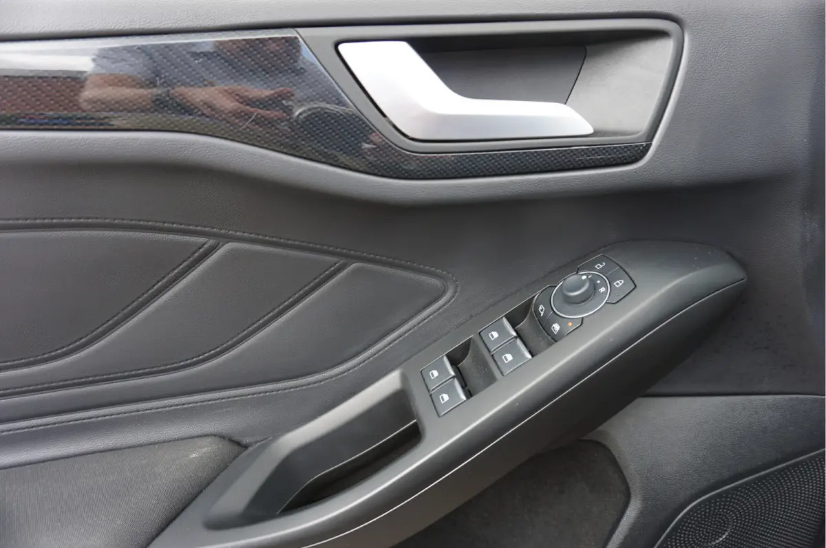 1.0 EcoBoost Hybrid ST Line Navigatie Camera