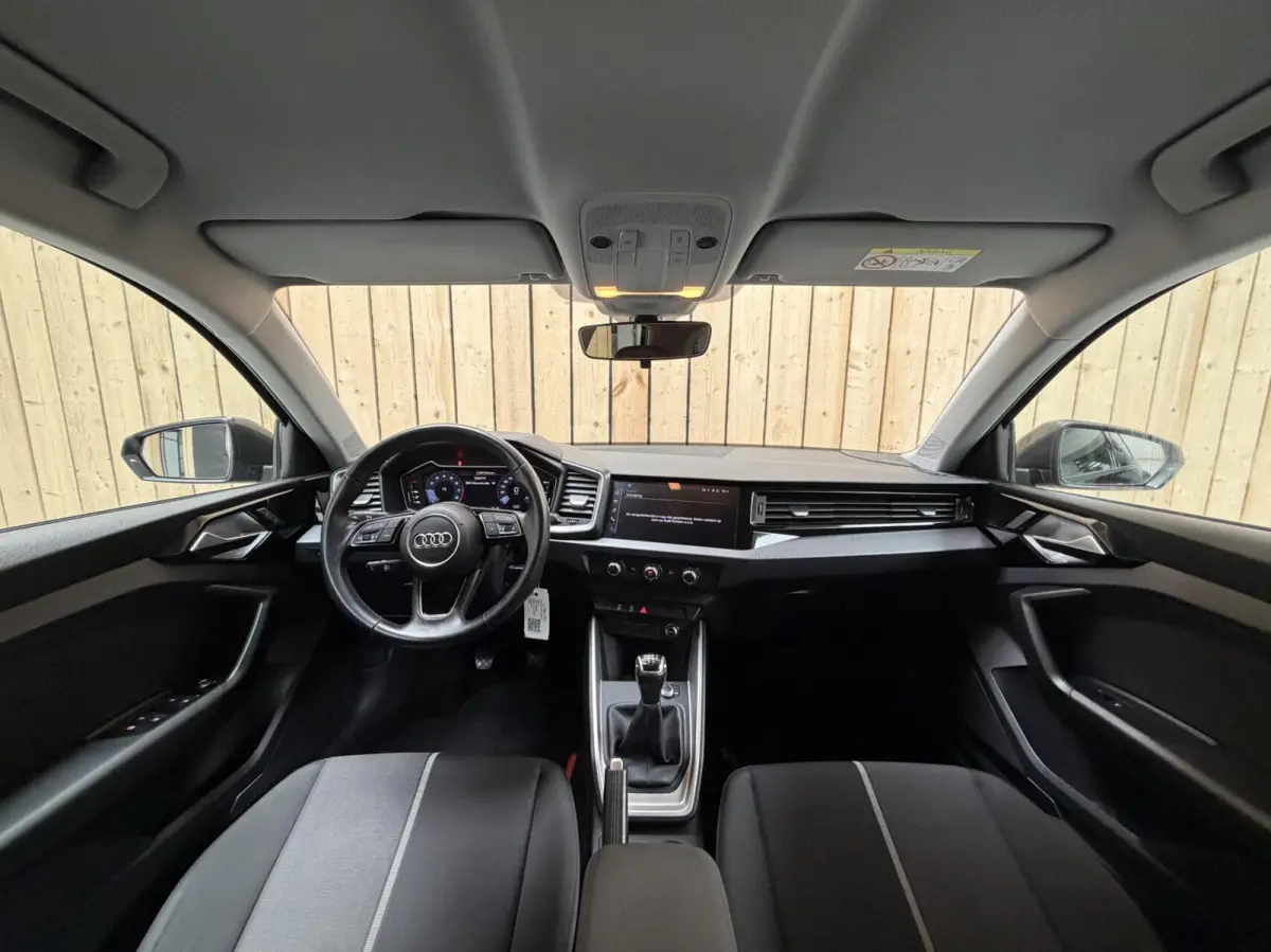 25 TFSI epic Zwart optiek | Bang&olufsen Audio installatie | Getint glas | 18 inch lichtmetalen velgen | Rode remklauwen | Airconditioning | Isofix | Cruise control