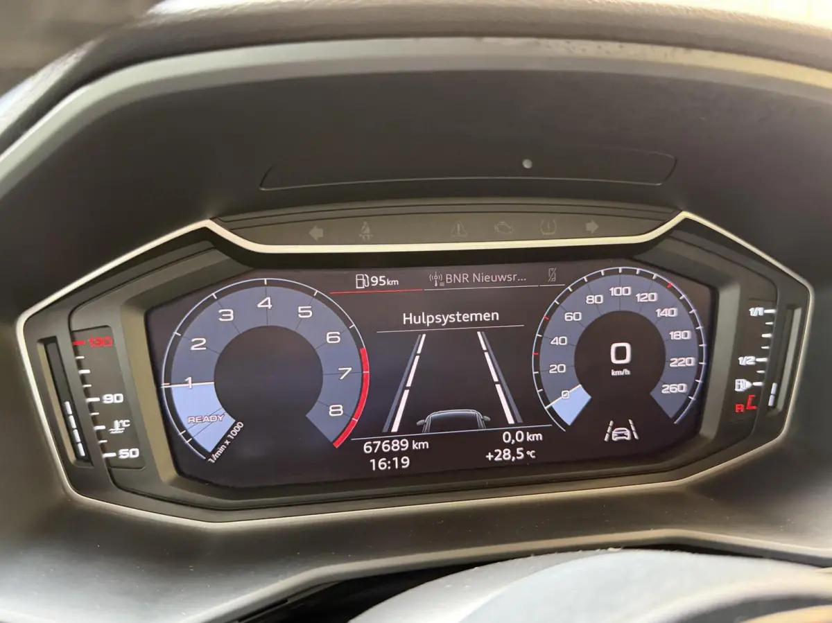 25 TFSI epic Zwart optiek | Bang&olufsen Audio installatie | Getint glas | 18 inch lichtmetalen velgen | Rode remklauwen | Airconditioning | Isofix | Cruise control