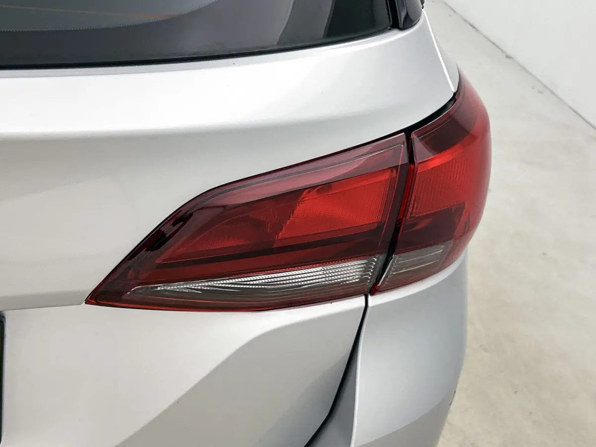 ST 105pk Online Edition | 1ste eigenaar | Parkeersensoren VOOR + Achter | Navigatie | Airco | AppleCarPlay/Android
