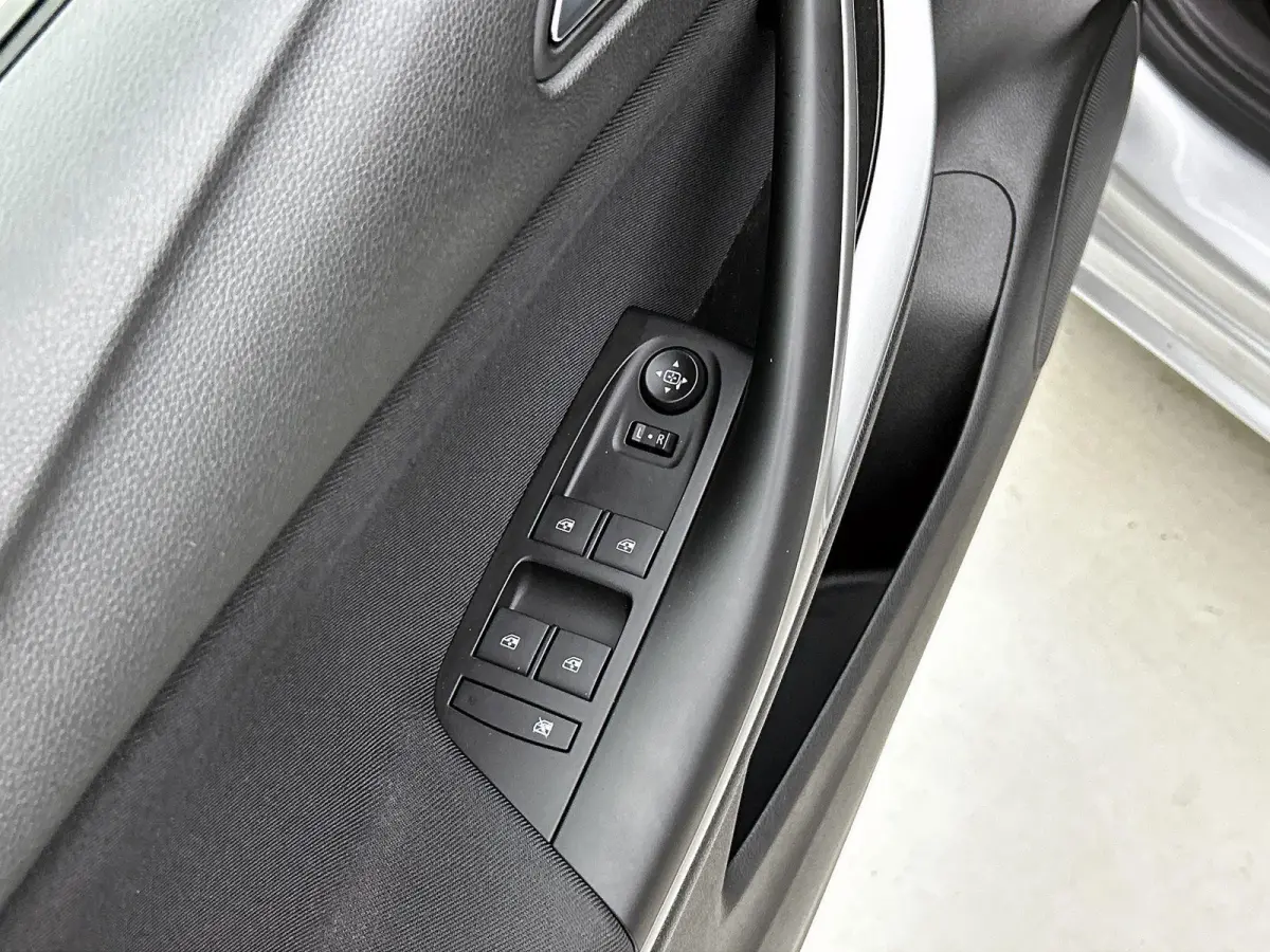 ST 105pk Online Edition | 1ste eigenaar | Parkeersensoren VOOR + Achter | Navigatie | Airco | AppleCarPlay/Android