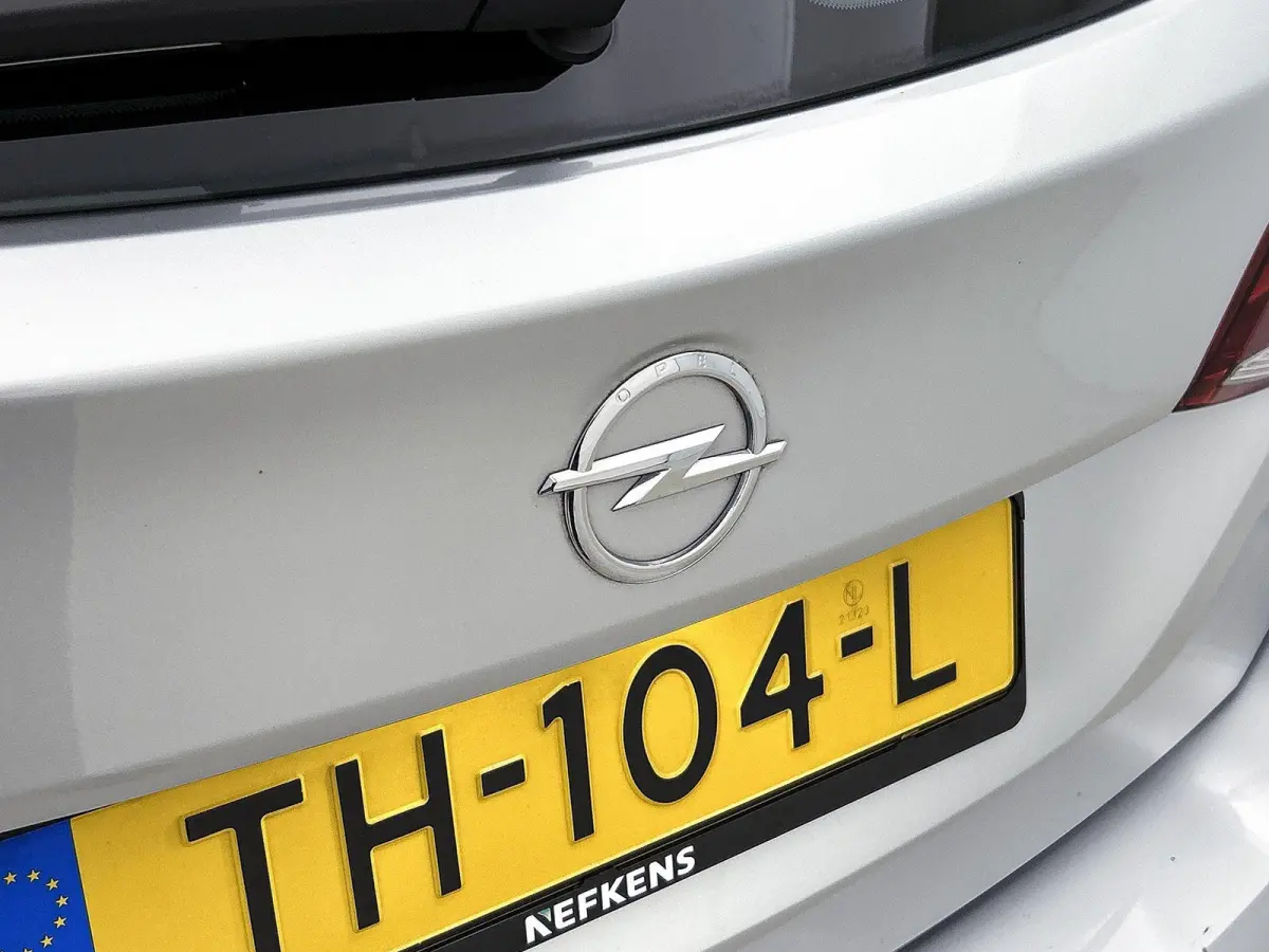 ST 105pk Online Edition | 1ste eigenaar | Parkeersensoren VOOR + Achter | Navigatie | Airco | AppleCarPlay/Android