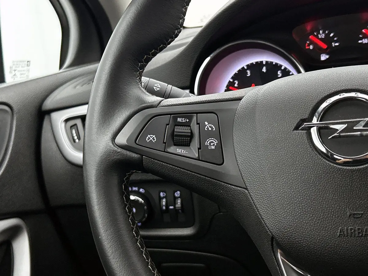 ST 105pk Online Edition | 1ste eigenaar | Parkeersensoren VOOR + Achter | Navigatie | Airco | AppleCarPlay/Android