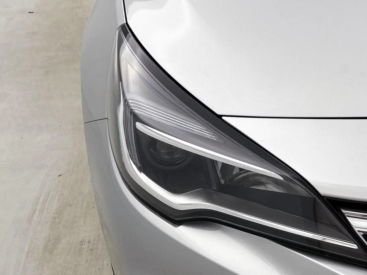 ST 105pk Online Edition | 1ste eigenaar | Parkeersensoren VOOR + Achter | Navigatie | Airco | AppleCarPlay/Android
