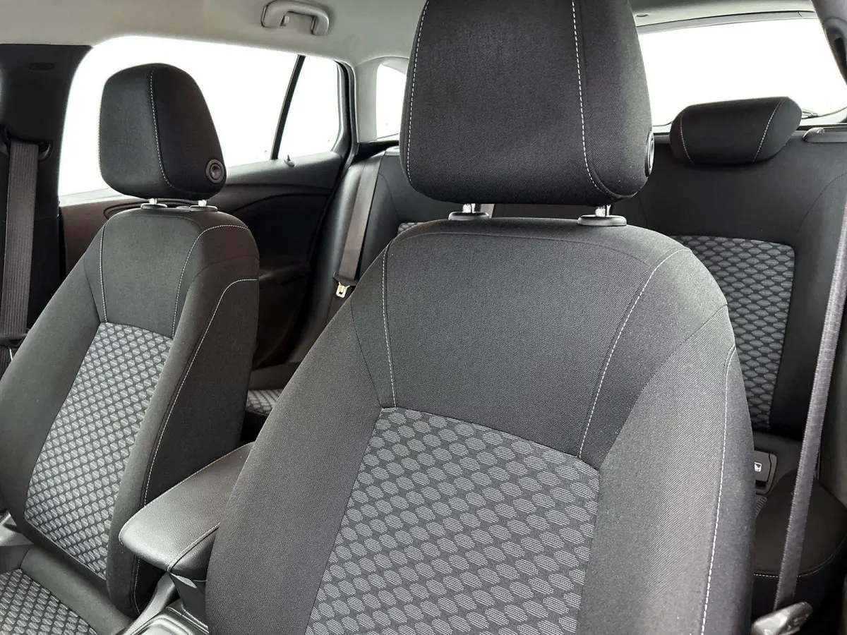 ST 105pk Online Edition | 1ste eigenaar | Parkeersensoren VOOR + Achter | Navigatie | Airco | AppleCarPlay/Android